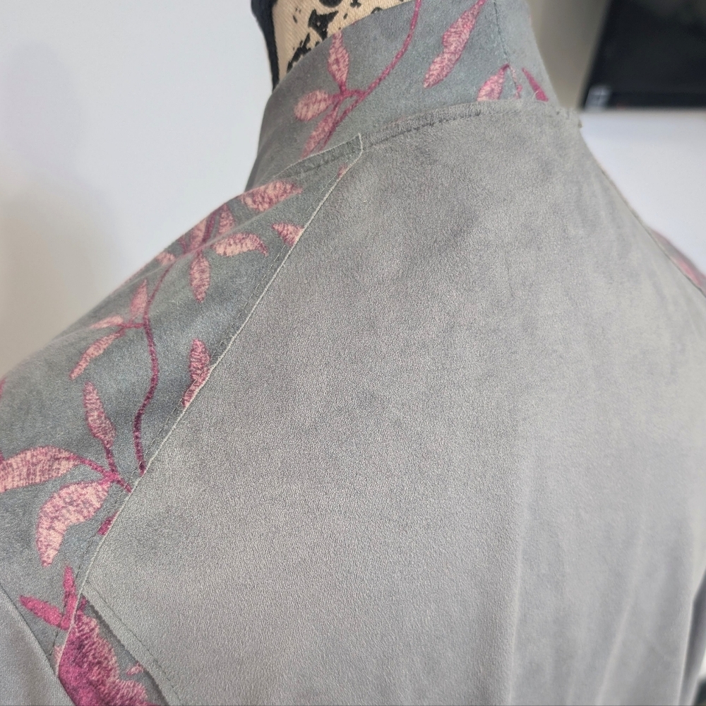 TANJAY | Women's Grey/Pink Faux Suede Floral Lightweight Open Jacket - Picture 6 of 7